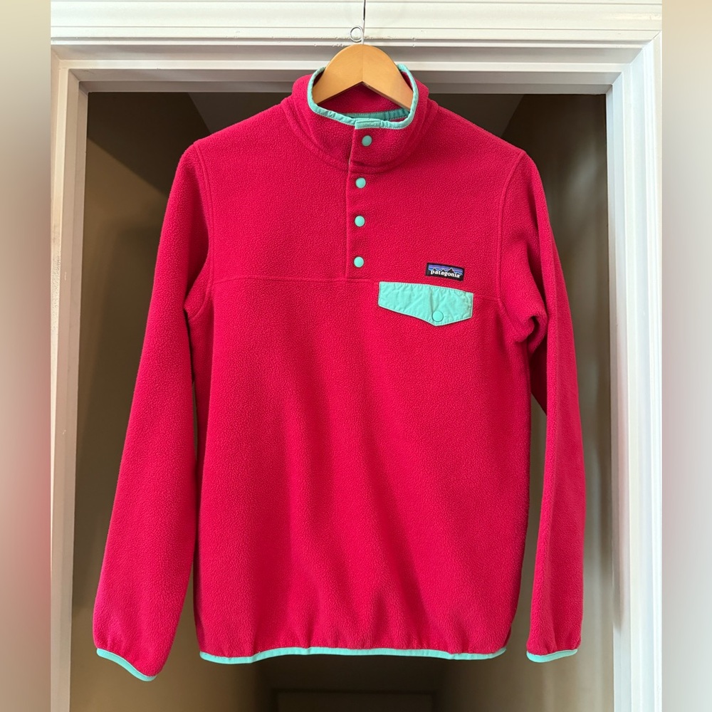 Patagonia Women’s Synchilla Pullover in Magenta and Teal, Size Medium.
